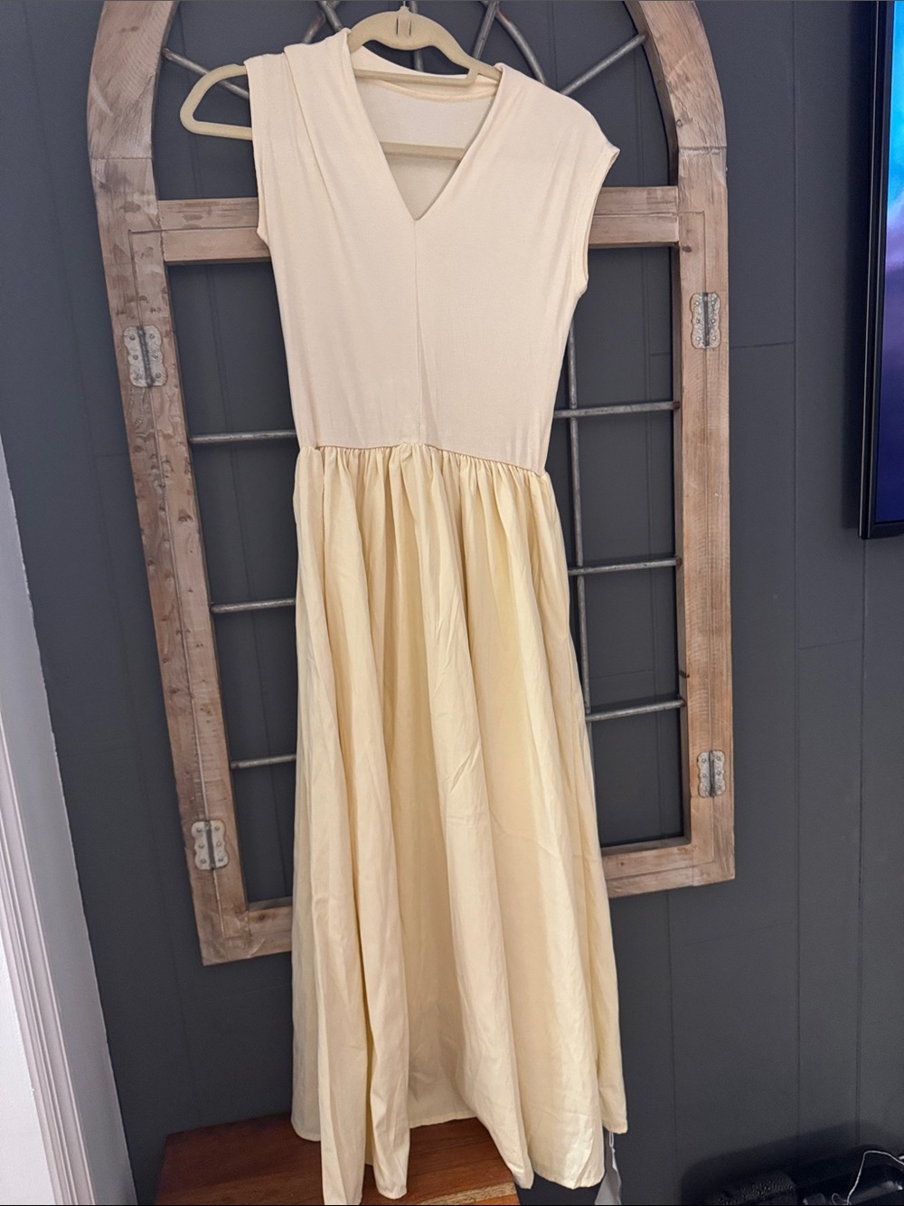 Girls' Cream V‑Neck Sleeveless Casual Dress